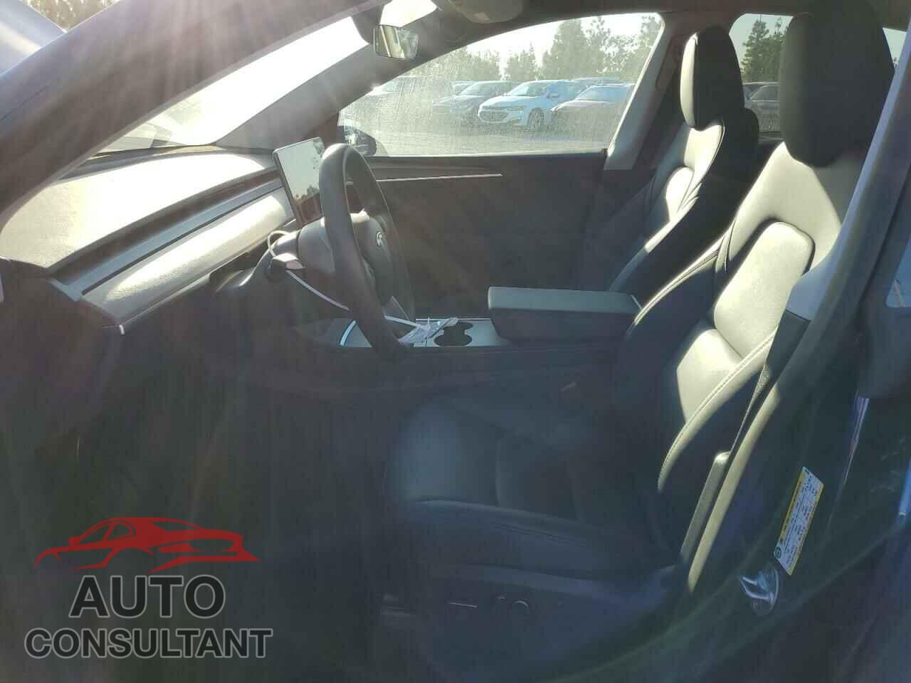 TESLA MODEL Y 2024 - 7SAYGDEE4RF060486
