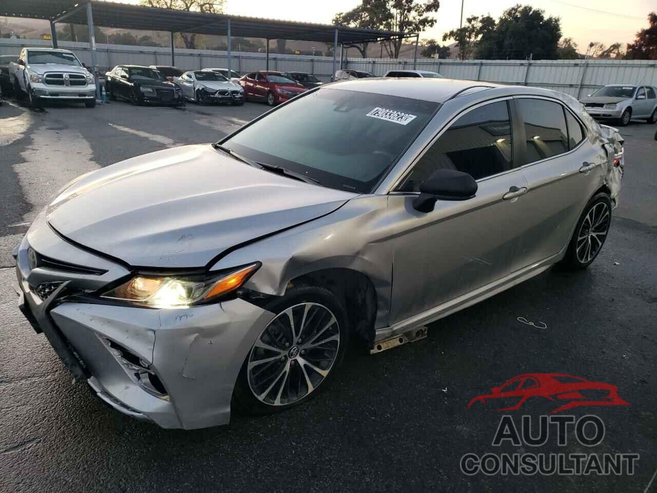 TOYOTA CAMRY 2018 - 4T1B11HK5JU150127