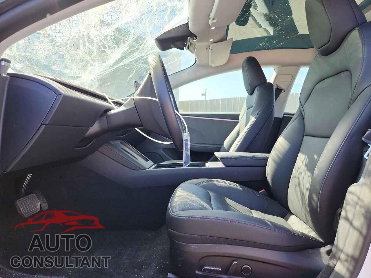 TESLA MODEL 3 2025 - 5YJ3E1EA5SF920927