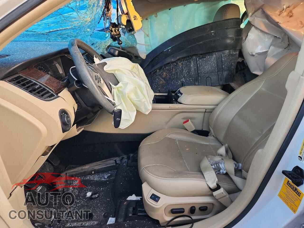 FORD TAURUS 2018 - 1FAHP2F86JG101095