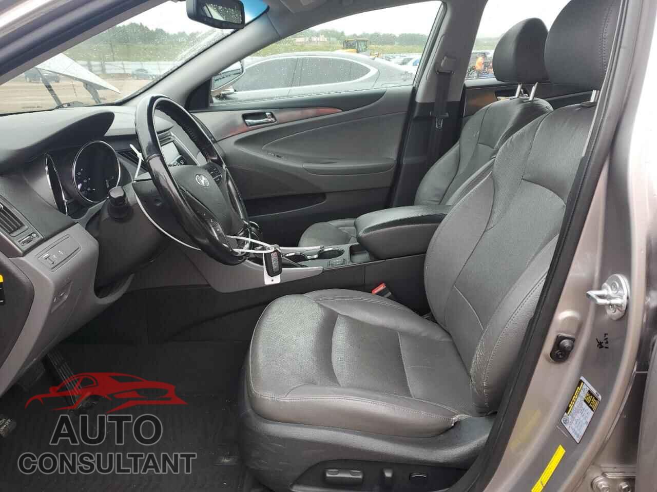 HYUNDAI SONATA 2013 - KMHEC4A48DA101336