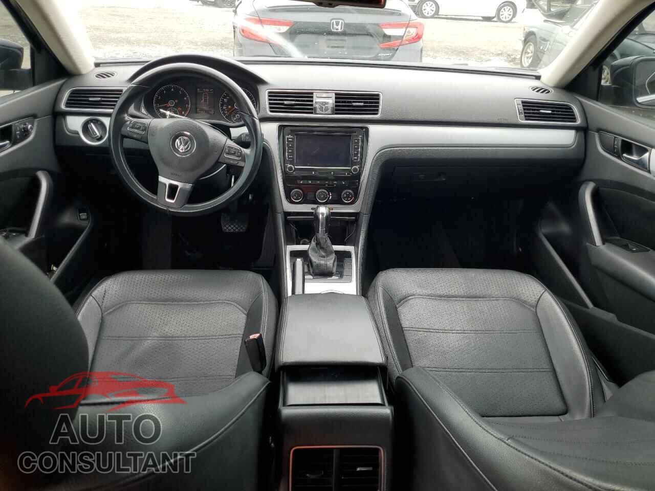 VOLKSWAGEN PASSAT 2013 - 1VWBP7A32DC015140