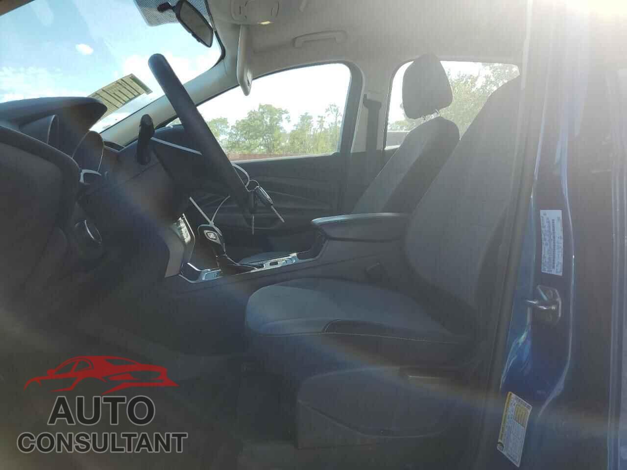 FORD ESCAPE 2017 - 1FMCU0F71HUC44357