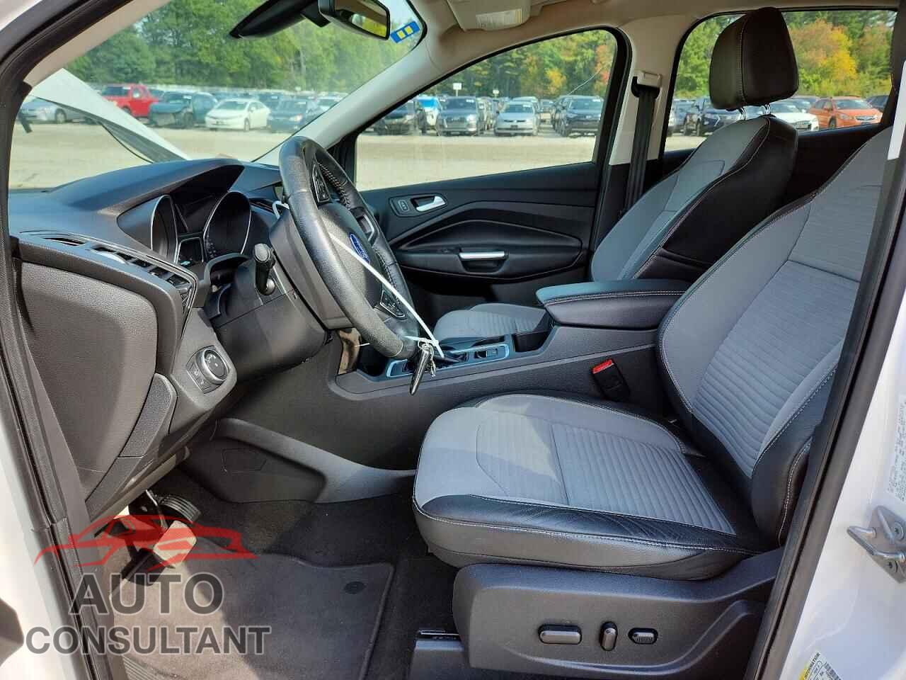 FORD ESCAPE 2017 - 1FMCU9JD7HUD01601