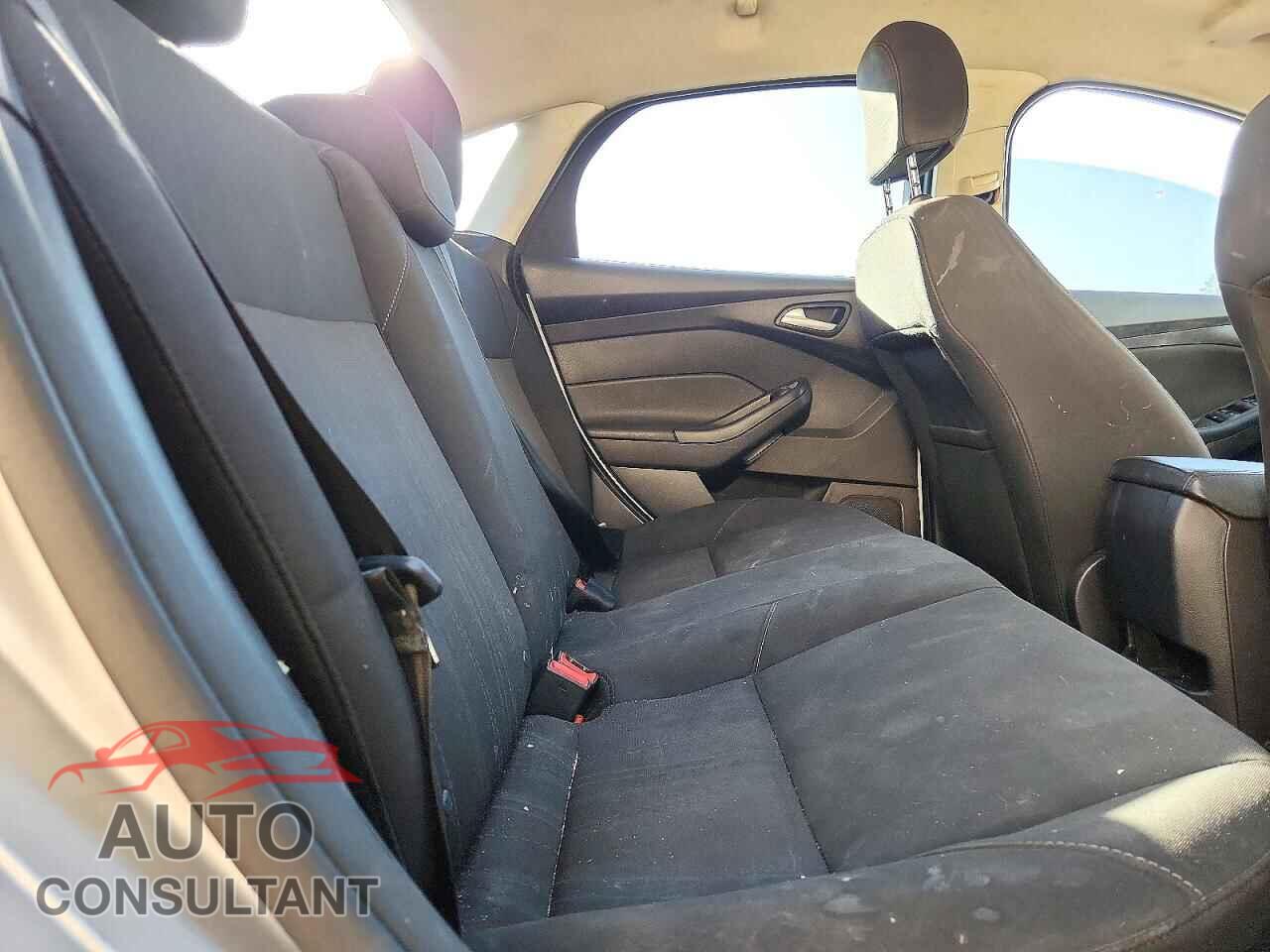 FORD FOCUS 2015 - 1FADP3F25FL257191
