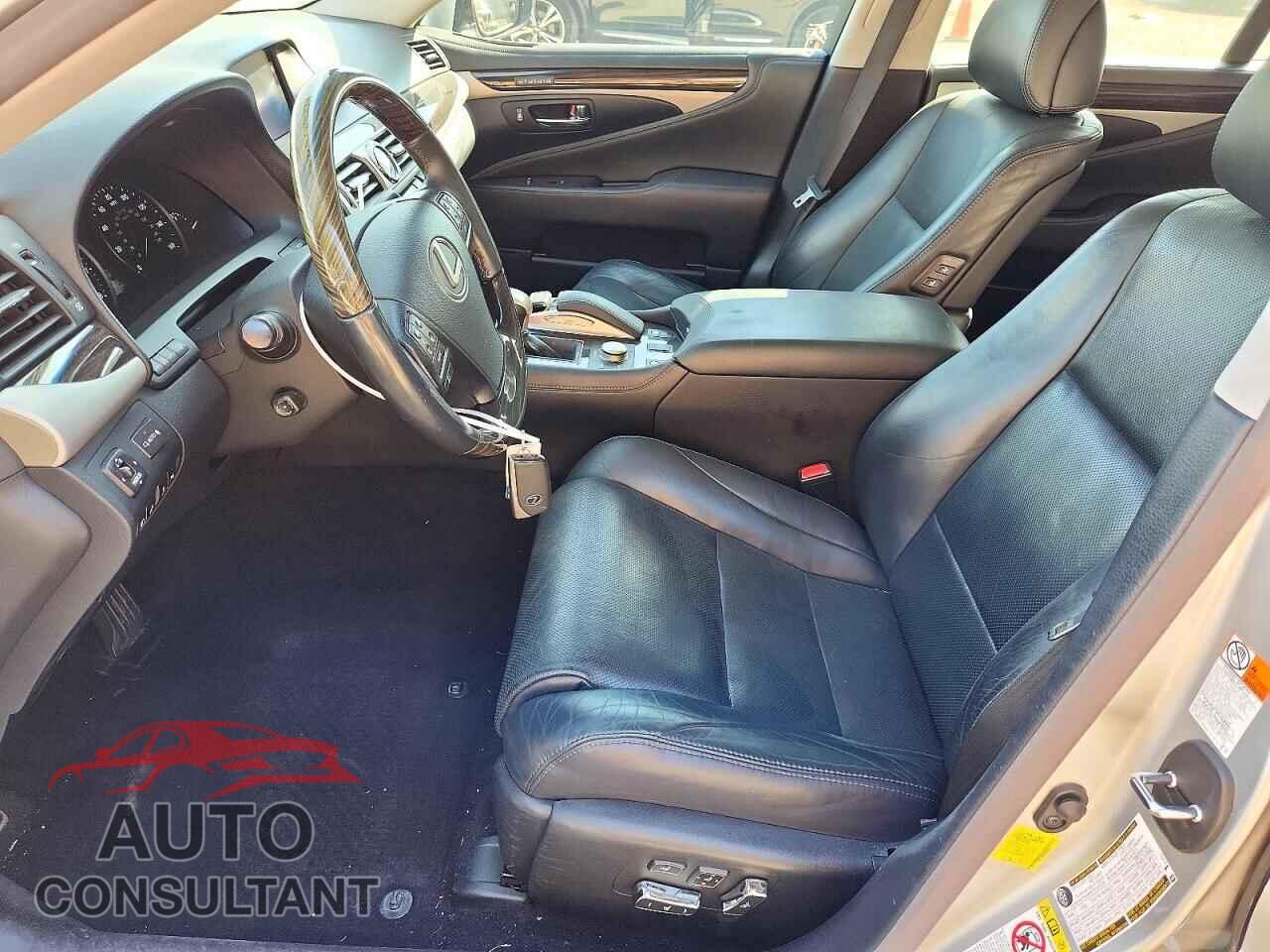 LEXUS LS460 2017 - JTHCL5EF5H5028873