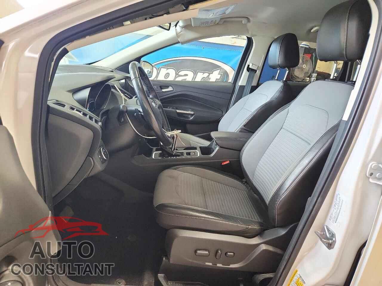 FORD ESCAPE 2017 - 1FMCU9JD5HUC46033