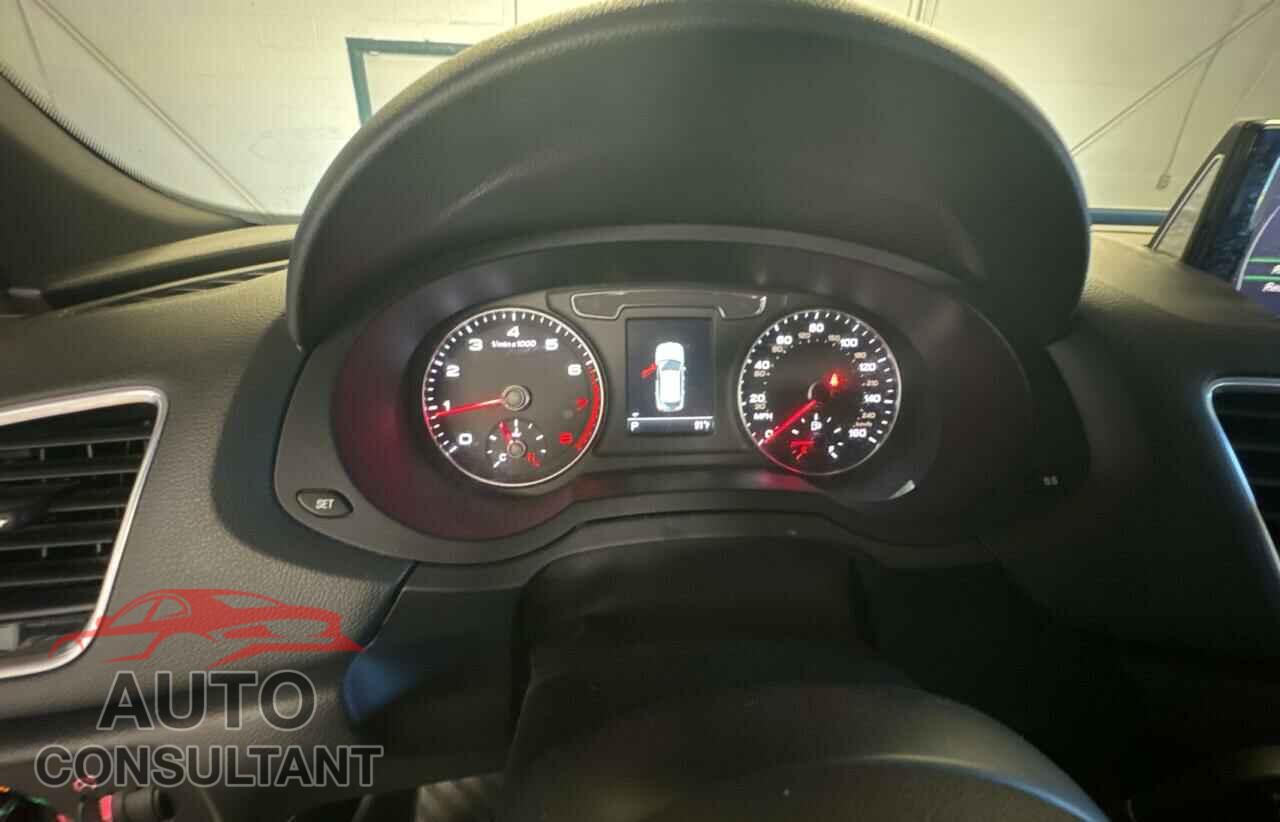 AUDI Q3 2016 - WA1EFCFS7GR015920