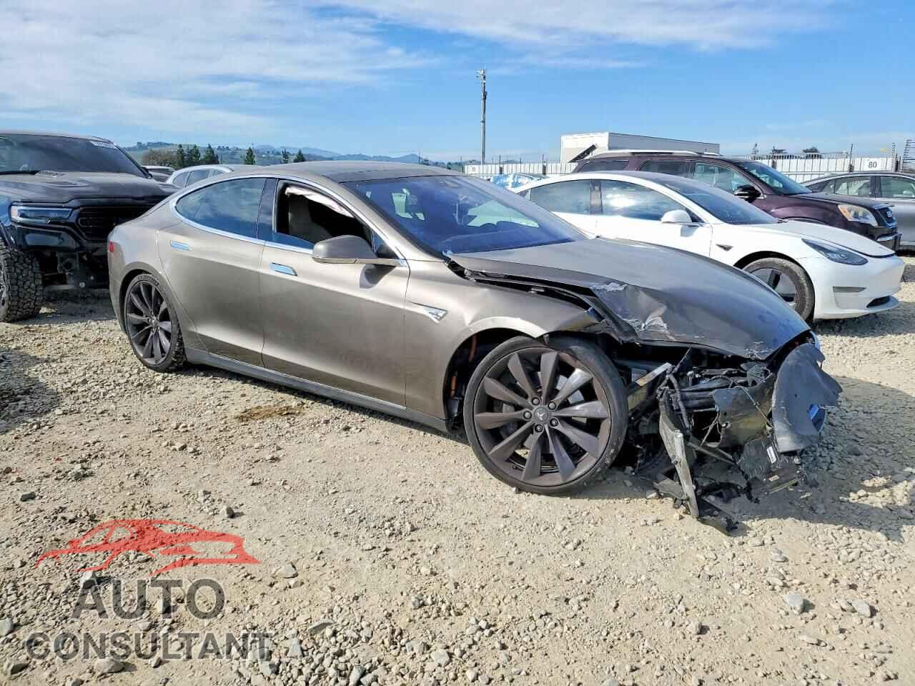 TESLA MODEL S 2015 - 5YJSA1E26FF101799