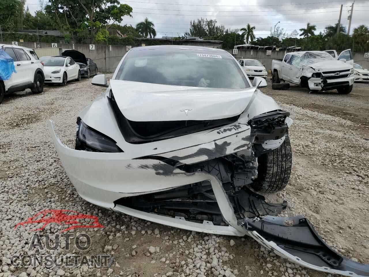 TESLA MODEL 3 2024 - 5YJ3E1EA3RF728612