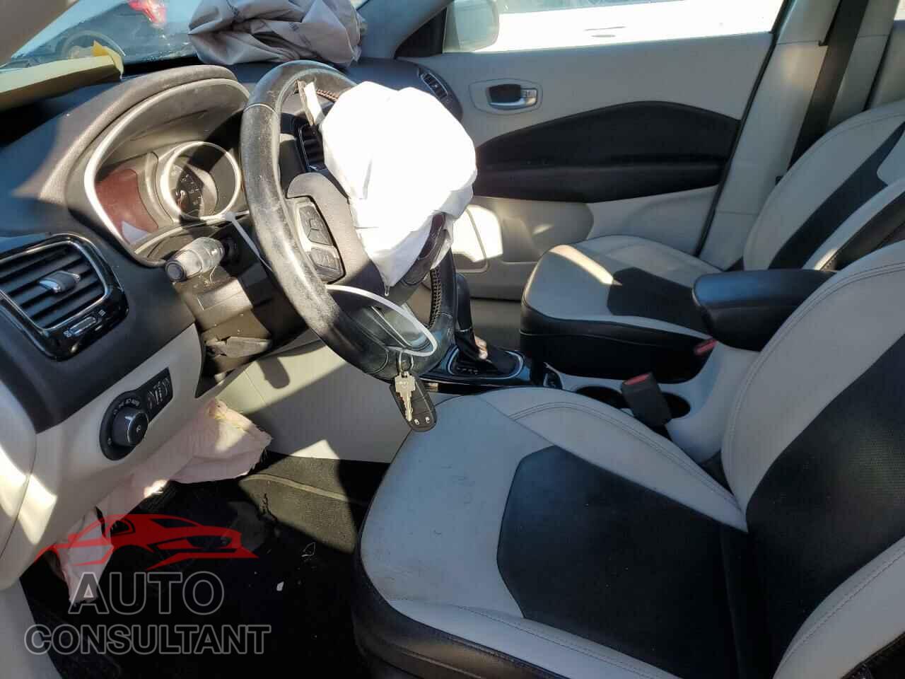 JEEP COMPASS 2020 - 3C4NJDCB5LT153536