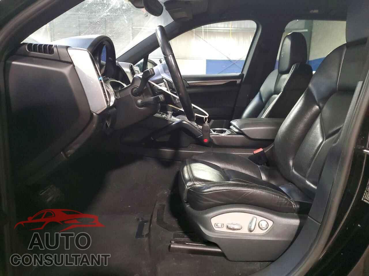PORSCHE CAYENNE 2017 - WP1AA2A26HKA88516