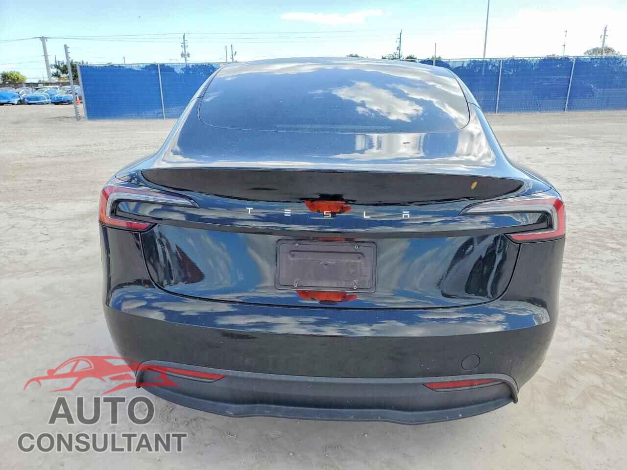 TESLA MODEL 3 2024 - 5YJ3E1EA5RF872467