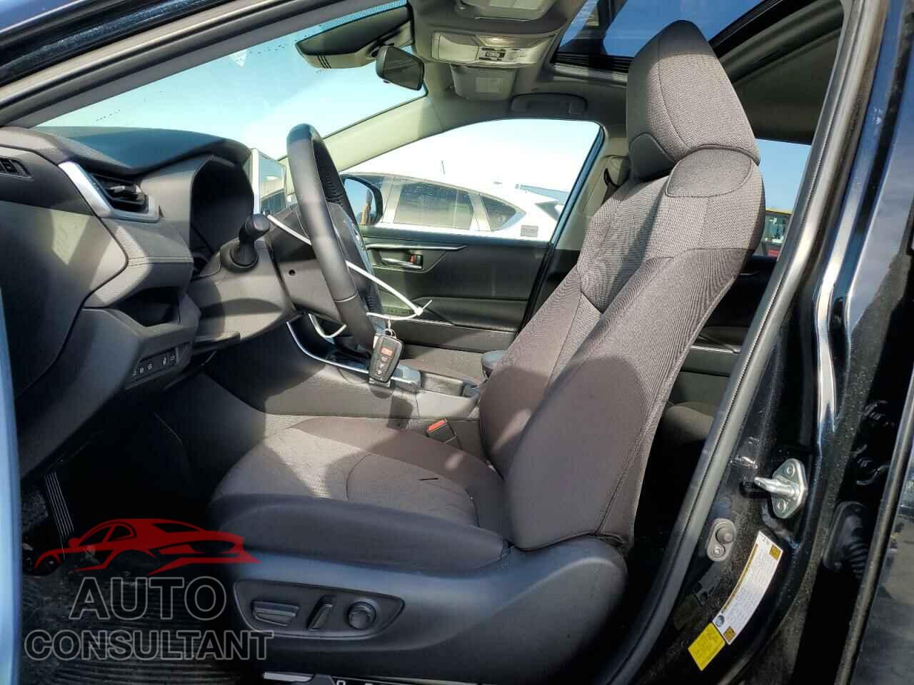 TOYOTA RAV4 2023 - JTMP1RFV5PD094902