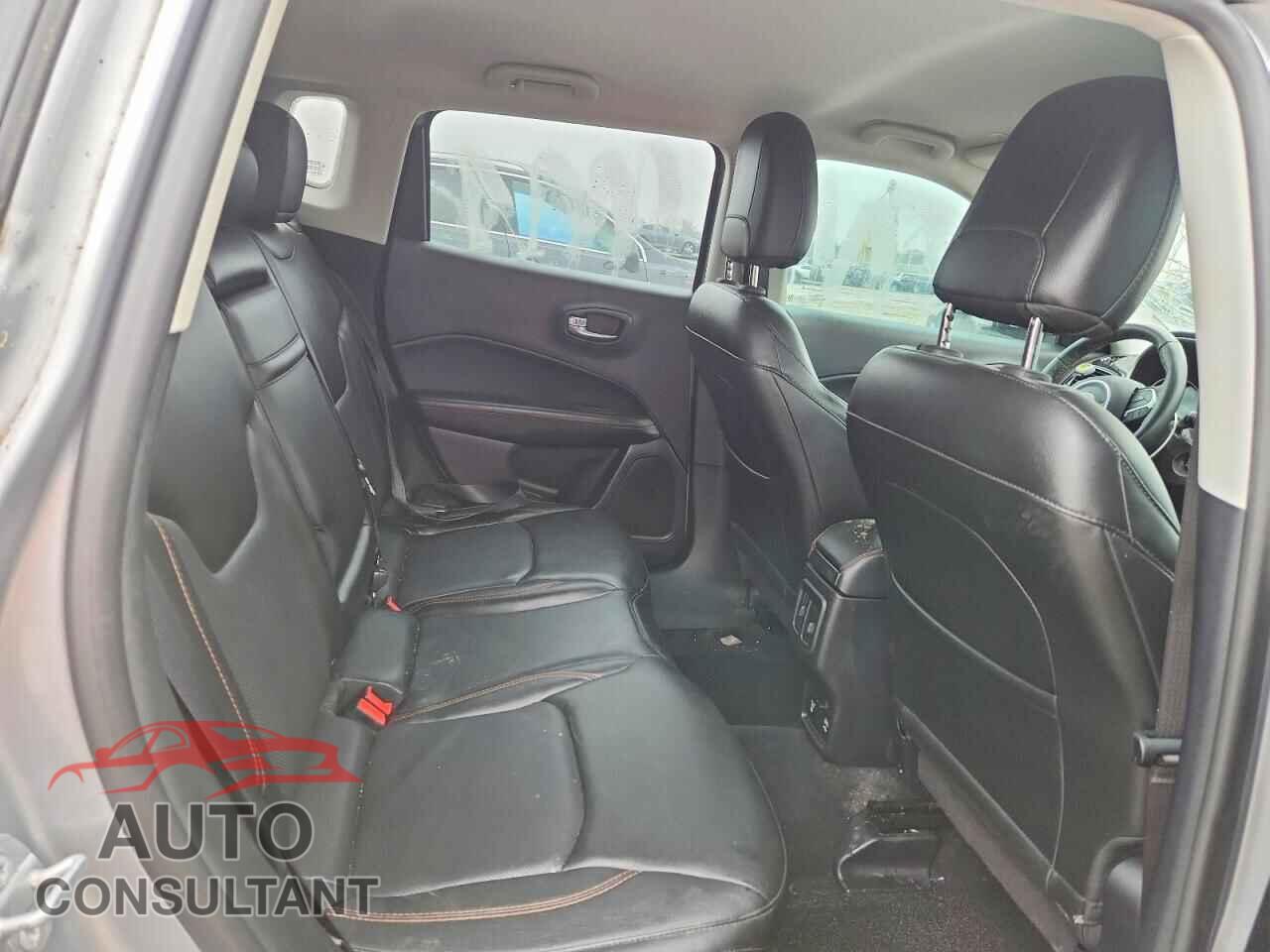 JEEP COMPASS 2018 - 3C4NJDCB8JT372472