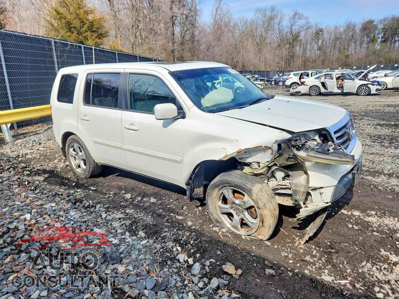HONDA PILOT 2013 - 5FNYF4H52DB031914