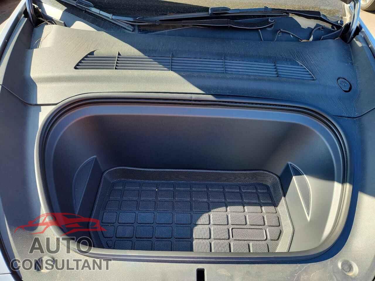 TESLA MODEL Y 2025 - 7SAYGDEE4SF287442
