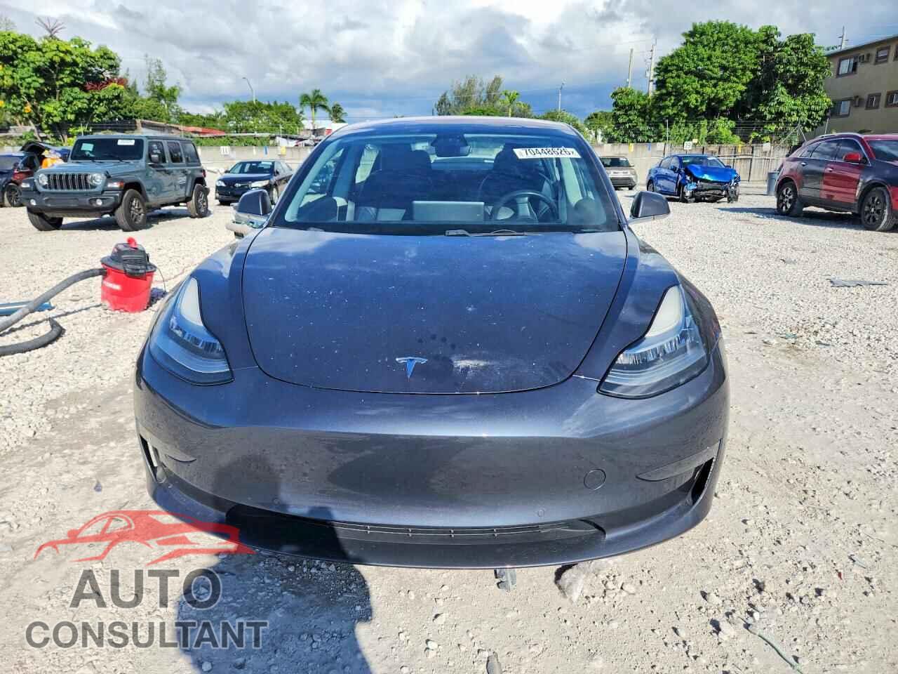 TESLA MODEL 3 2018 - 5YJ3E1EA5JF041538