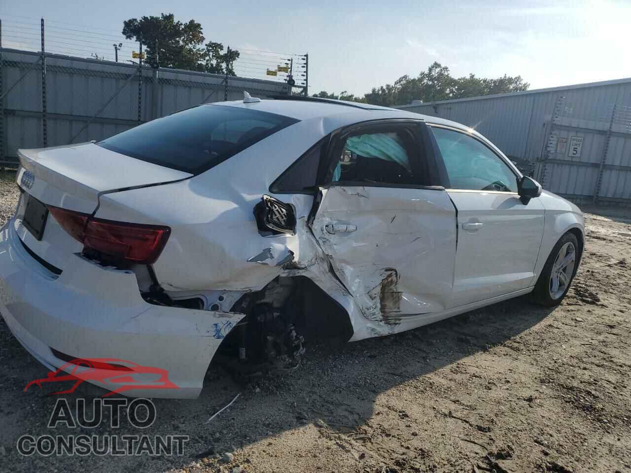AUDI A3 2018 - WAUAUGFF6J1015852