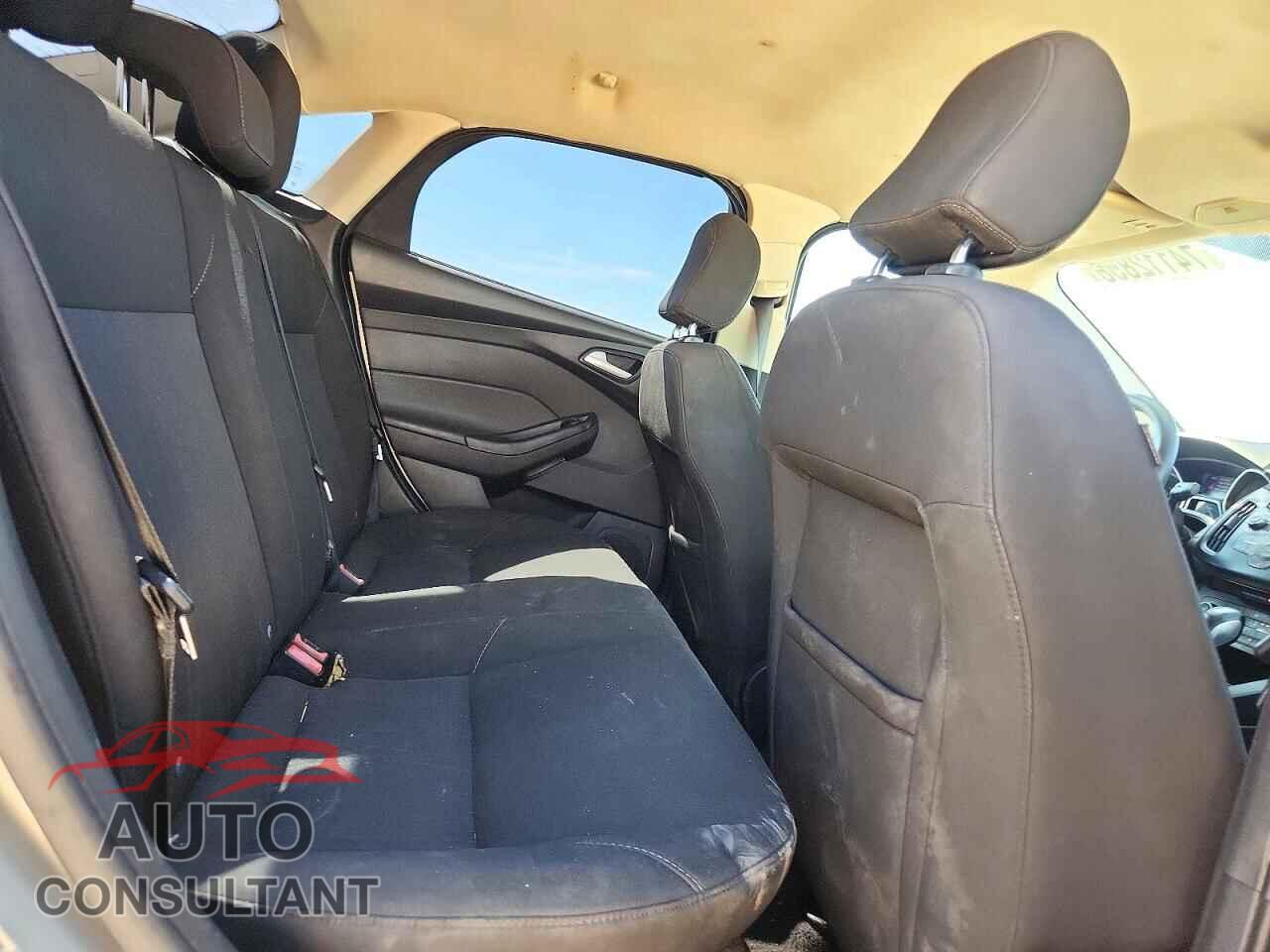 FORD FOCUS 2016 - 1FADP3F28GL257963