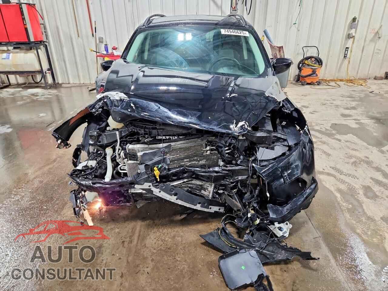 FORD ESCAPE 2017 - 1FMCU9GD5HUD52182