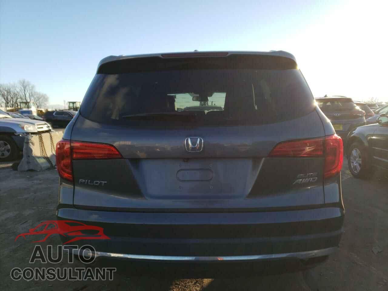 HONDA PILOT 2017 - 5FNYF6H09HB103696