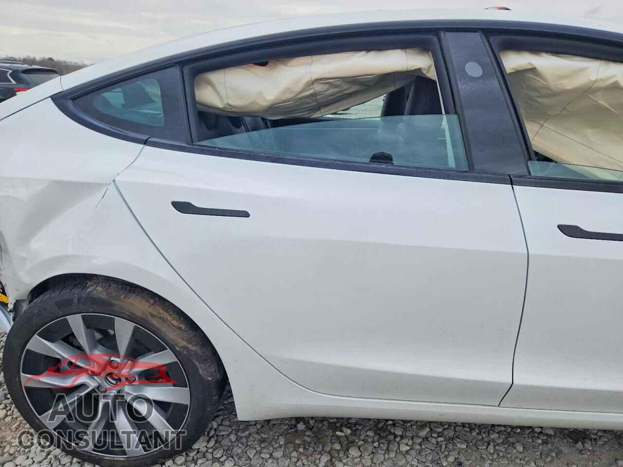 TESLA MODEL 3 2024 - 5YJ3E1EB2RF792536