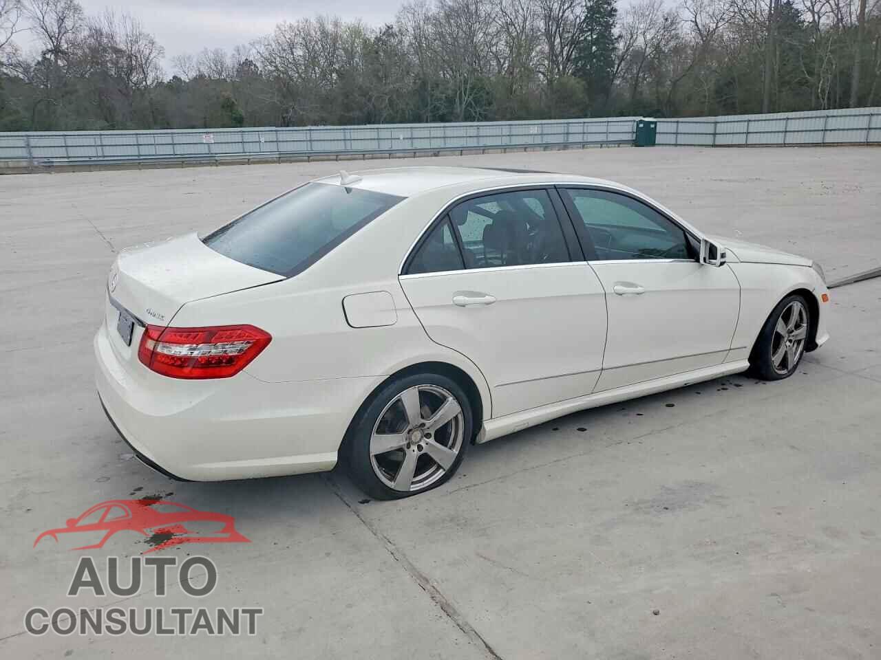 MERCEDES-BENZ E-CLASS 2011 - WDDHF8HB2BA347659