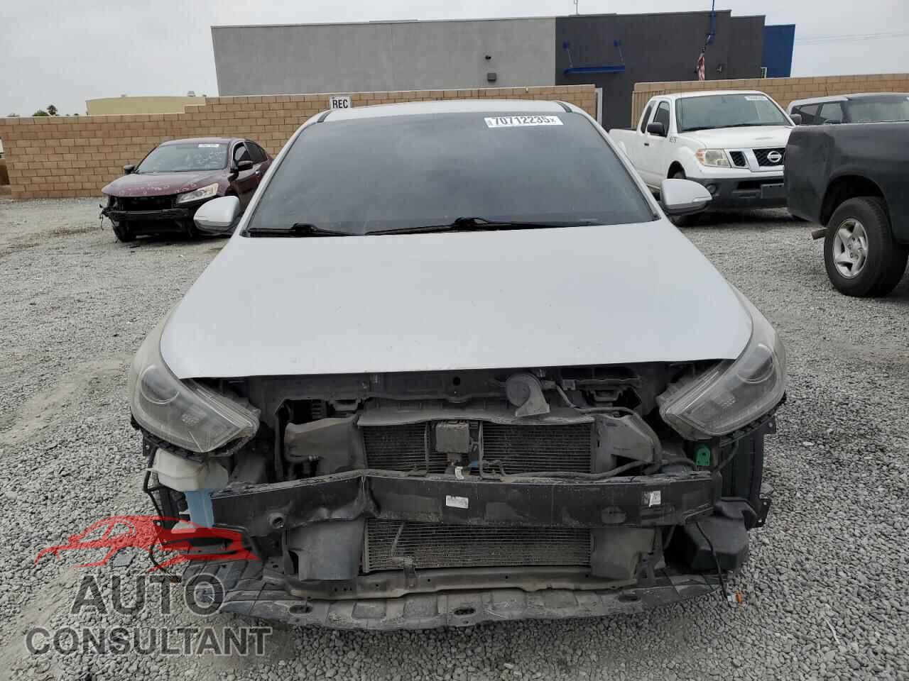 HYUNDAI ACCENT 2018 - 3KPC34A30JE032170