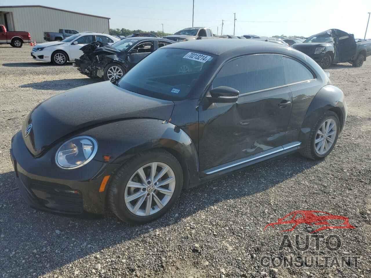 VOLKSWAGEN BEETLE 2018 - 3VWFD7AT1JM726297