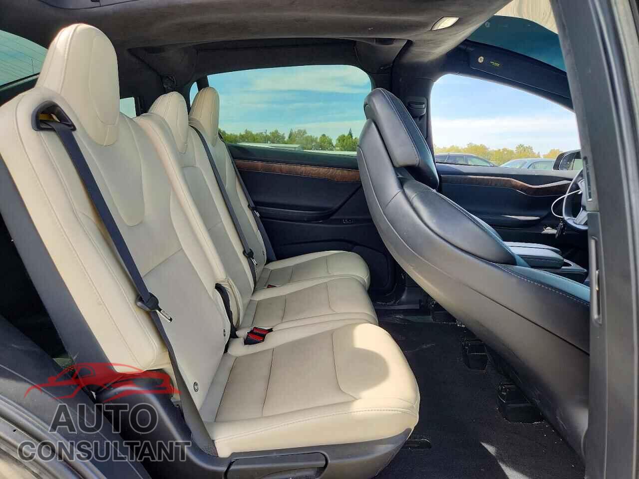 TESLA MODEL X 2018 - 5YJXCAE26JF124489