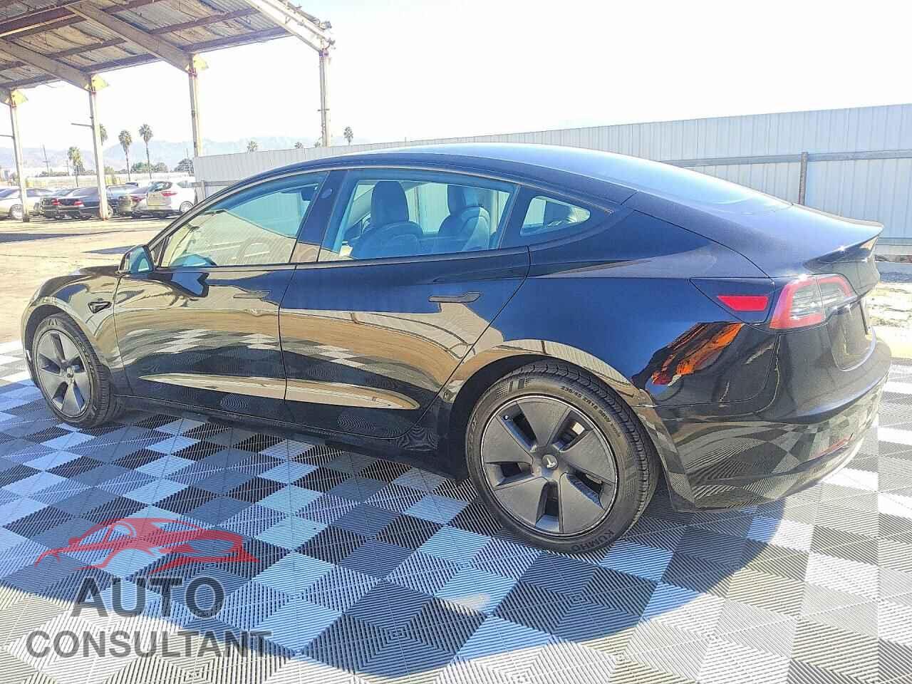 TESLA MODEL 3 2023 - 5YJ3E1EA5PF454679