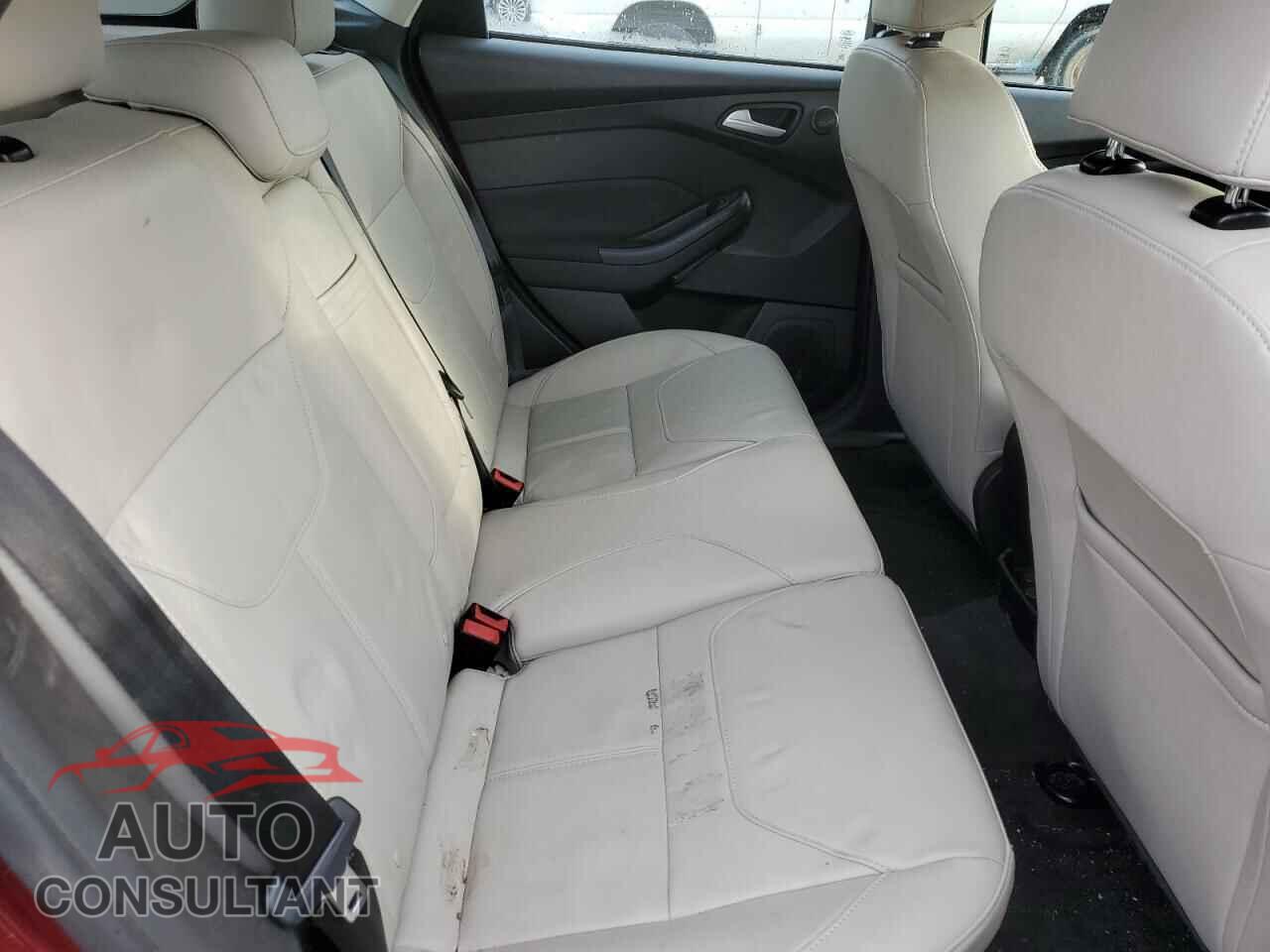 FORD FOCUS 2015 - 1FADP3N29FL300870