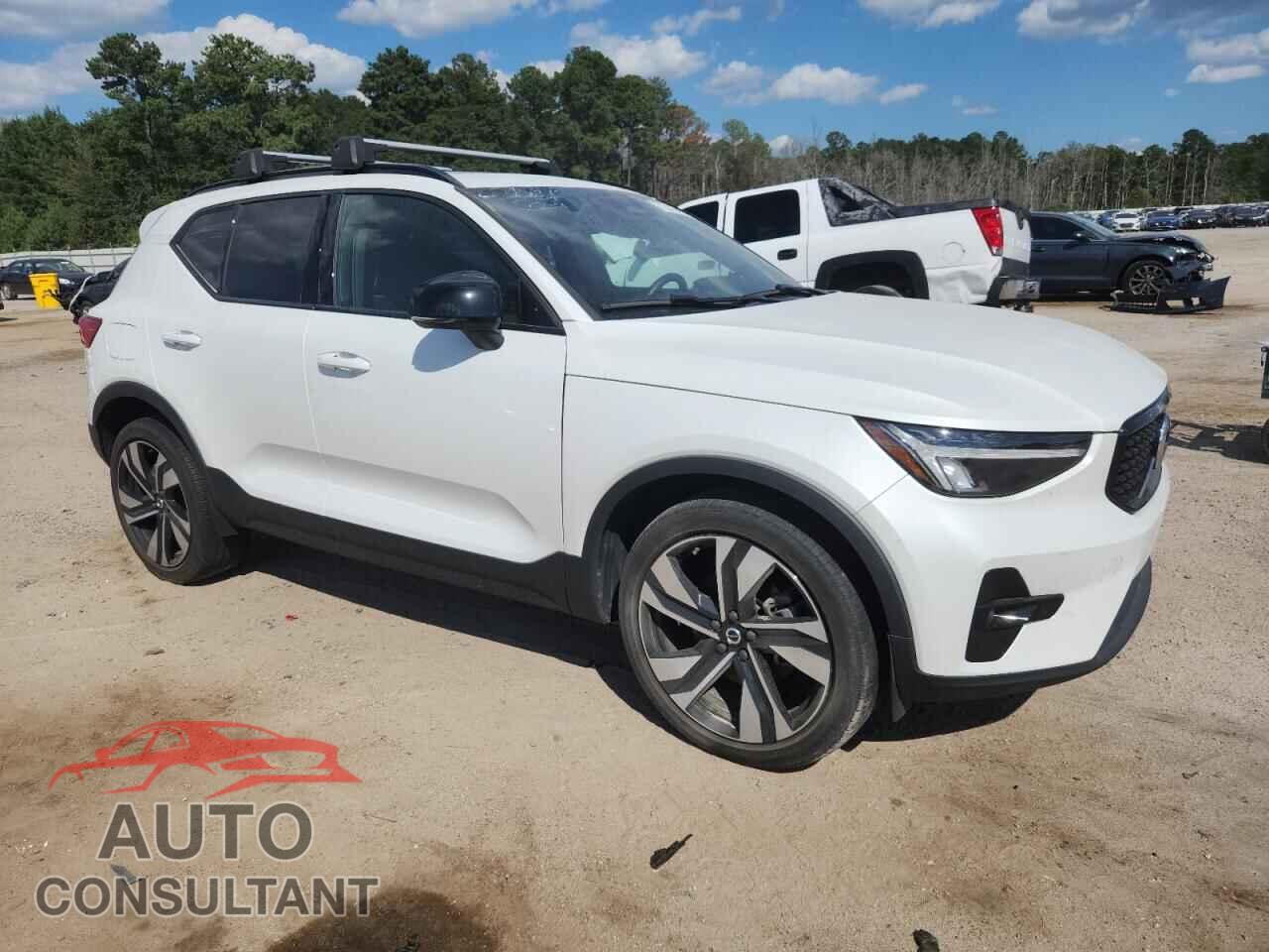 VOLVO XC40 PLUS 2023 - YV4L12UW2P2049894
