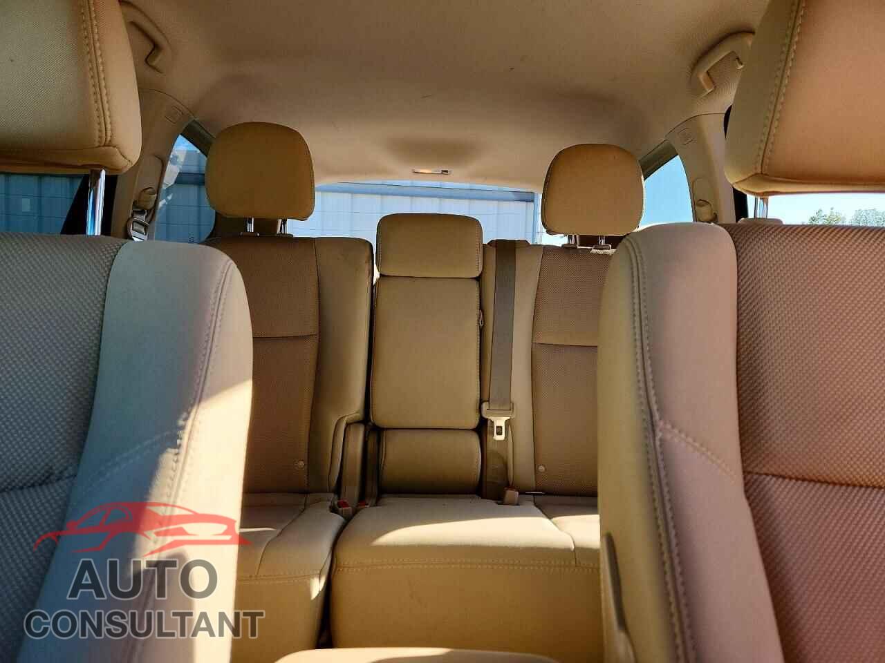 NISSAN PATHFINDER 2017 - 5N1DR2MM2HC676178