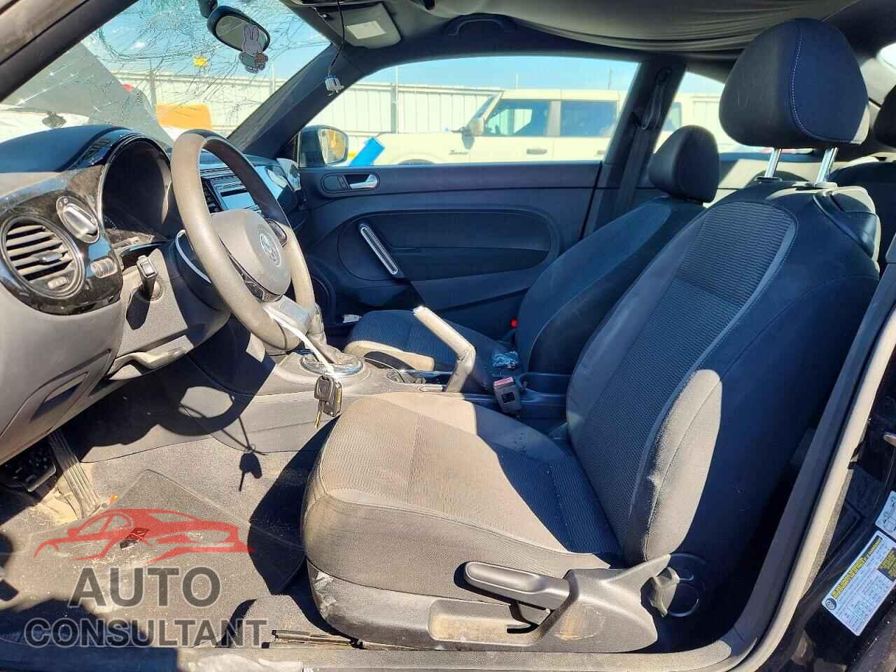 VOLKSWAGEN BEETLE 2012 - 3VWFP7AT2CM624596