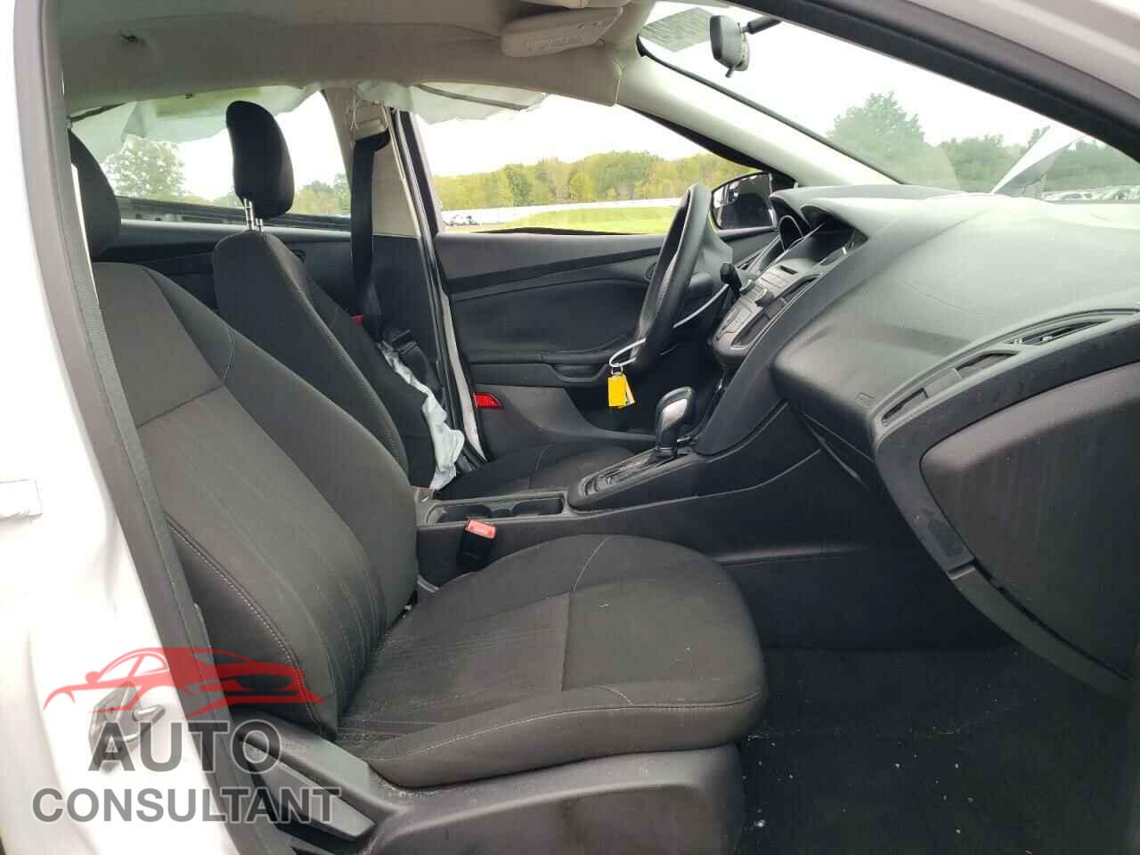 FORD FOCUS 2015 - 1FADP3E21FL367530