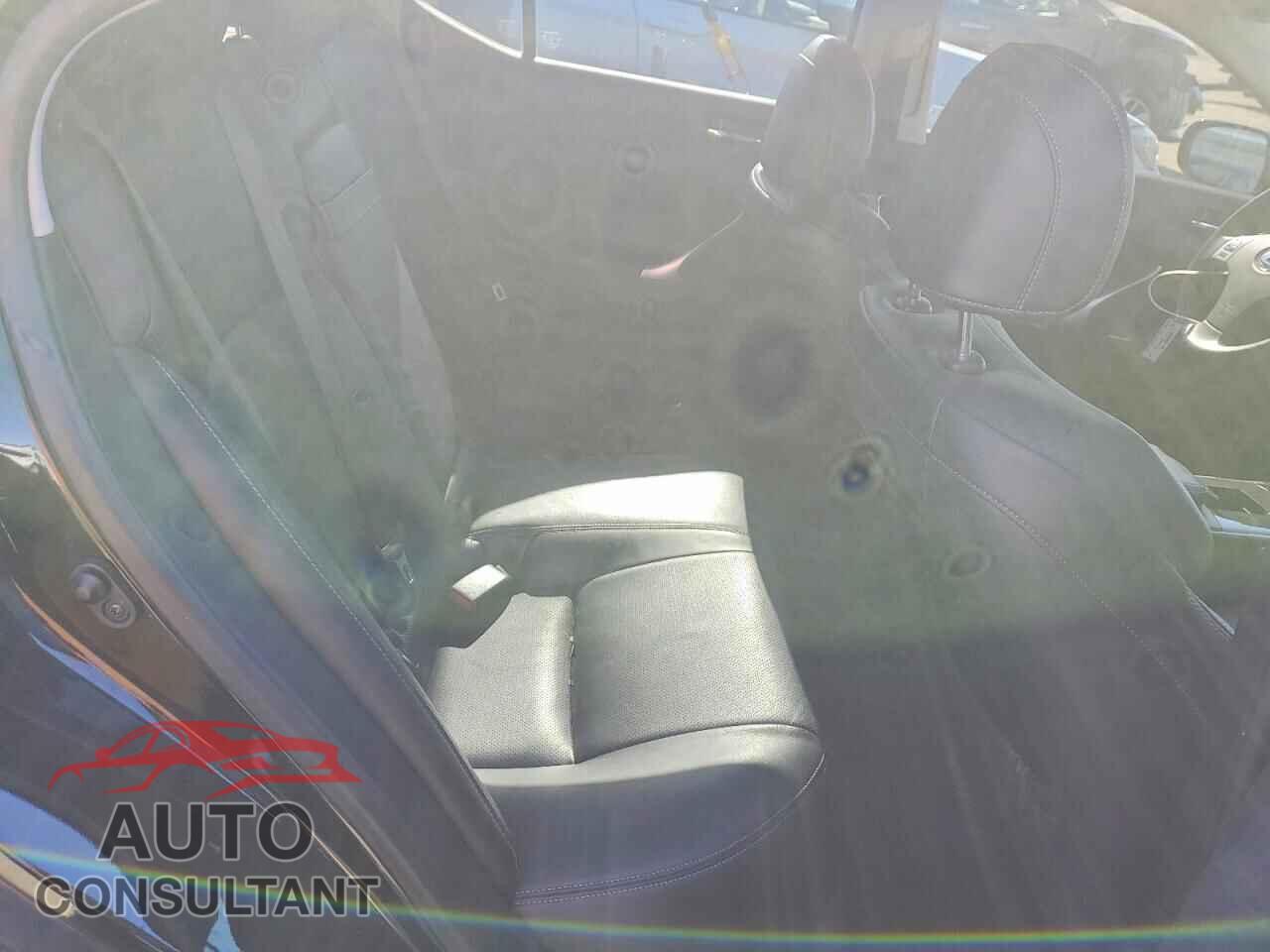 LEXUS IS 2012 - JTHCF5C26C5057248