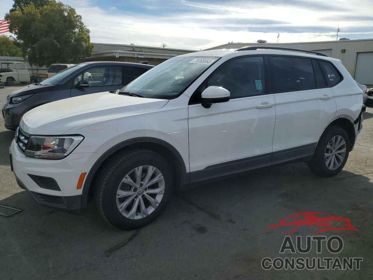 VOLKSWAGEN TIGUAN 2018 - 3VV1B7AX4JM112206