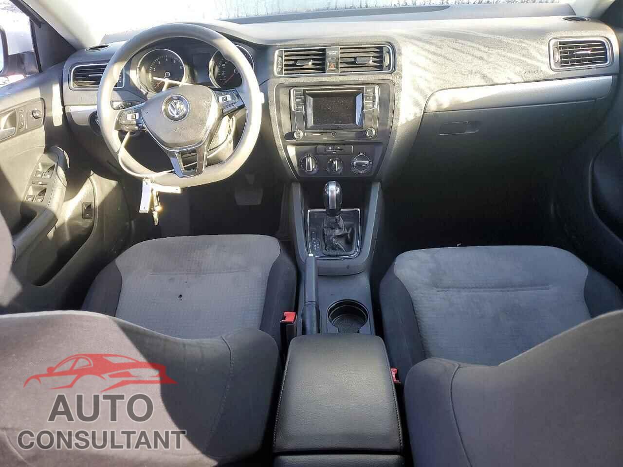 VOLKSWAGEN JETTA 2017 - 3VW2B7AJXHM339275