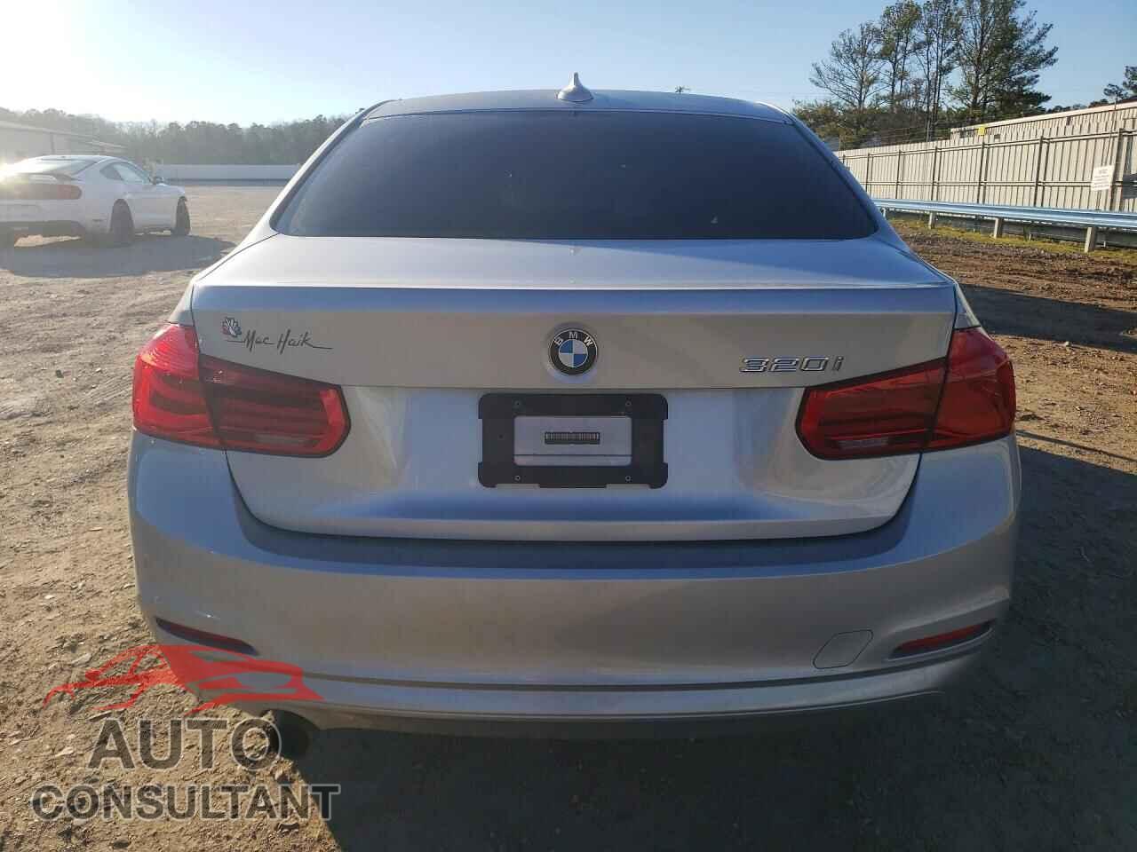 BMW 3 SERIES 2016 - WBA8E1G55GNU10363