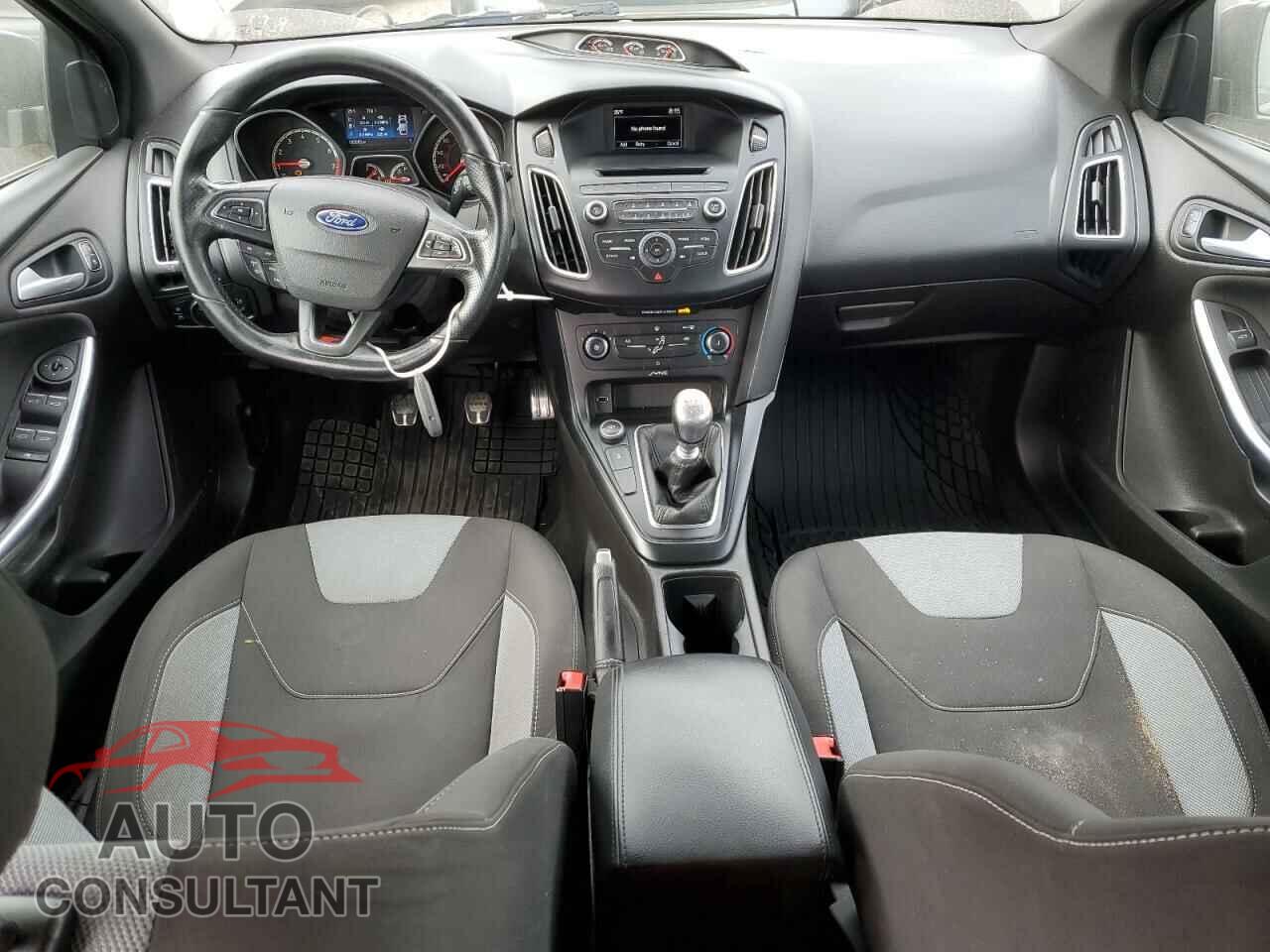FORD FOCUS 2015 - 1FADP3L92FL346315