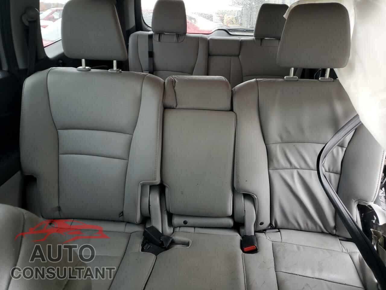HONDA PILOT 2017 - 5FNYF5H55HB009305