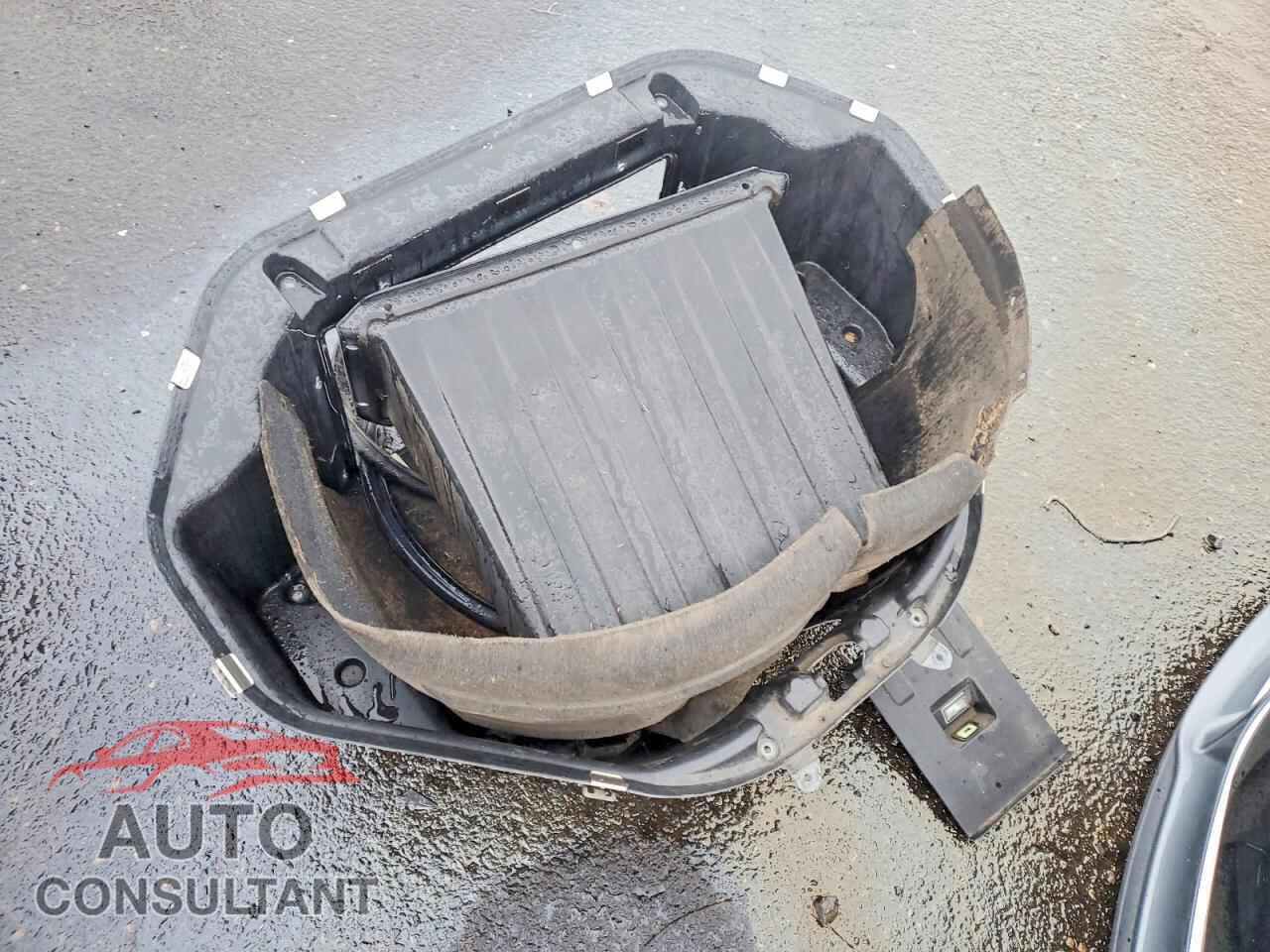 TESLA MODEL S 2013 - 5YJSA1DP3DFP14845