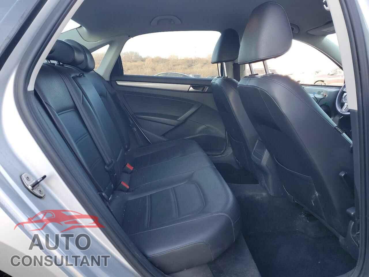 VOLKSWAGEN PASSAT 2014 - 1VWAP7A32EC005401