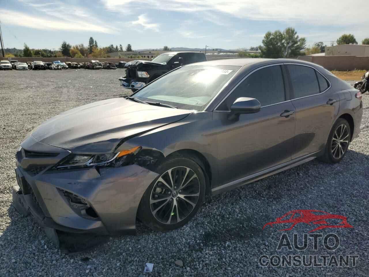 TOYOTA CAMRY 2018 - 4T1B11HK4JU019805