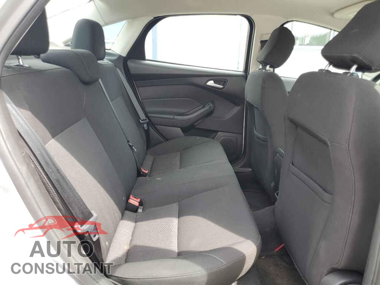 FORD FOCUS 2017 - 1FADP3F24HL315519
