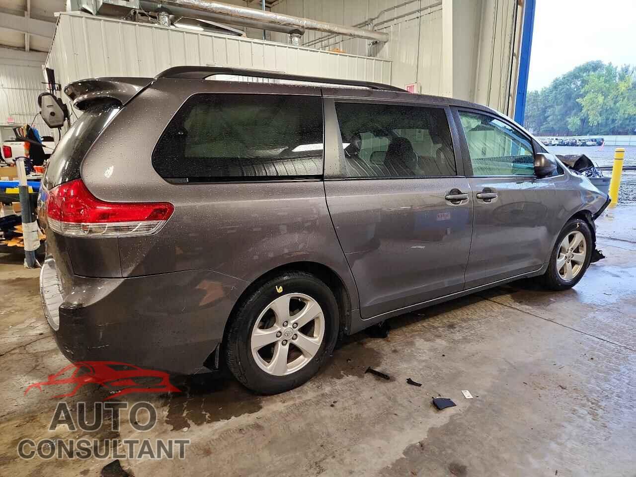 TOYOTA SIENNA 2014 - 5TDKK3DC3ES457849