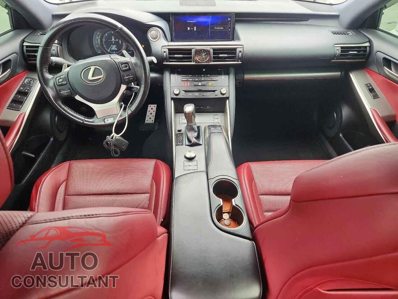 LEXUS IS 2018 - JTHC81D26J5031876