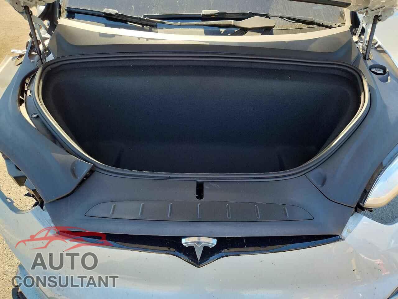 TESLA MODEL X 2022 - 7SAXCBE55NF362021